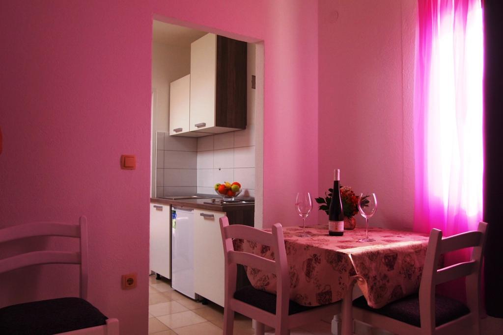 Apartment Old Town Makarska Room photo